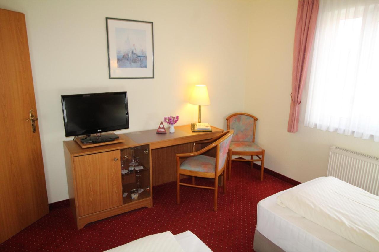 Hotel Weisser Schwan Erfurt Exterior photo